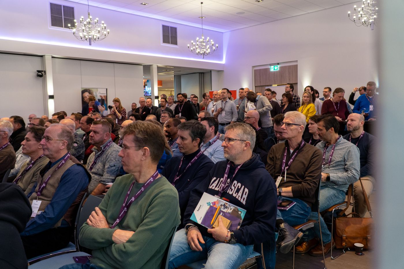 Volle zaal tijdens de plenaire sessie